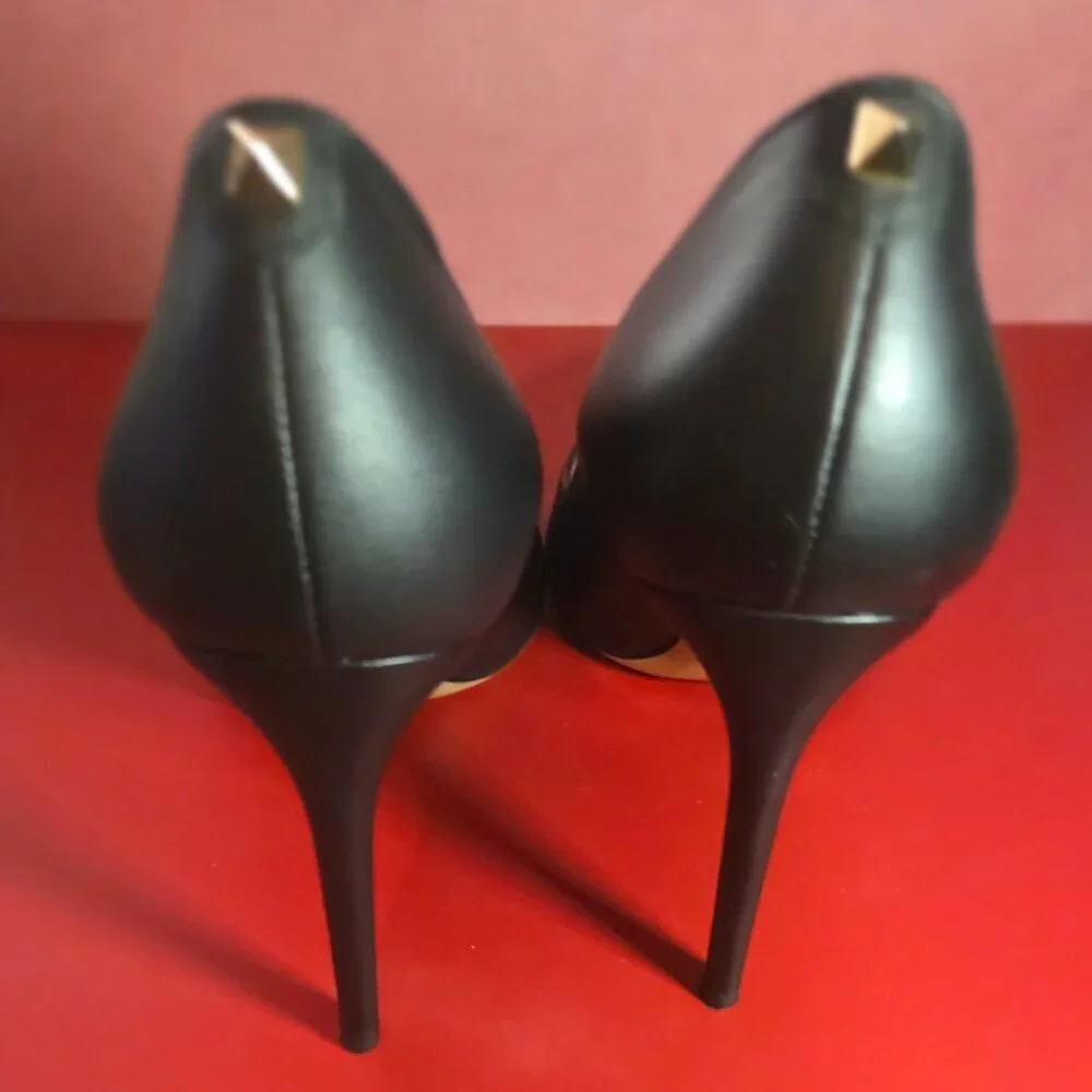 Valentino Garavani | Women’s Pumps | Black | Size 39/8.5 | NWOT
